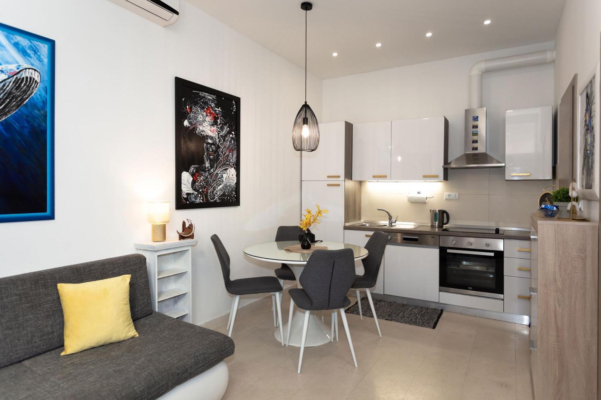 Moon Apartment Split Luaran gambar