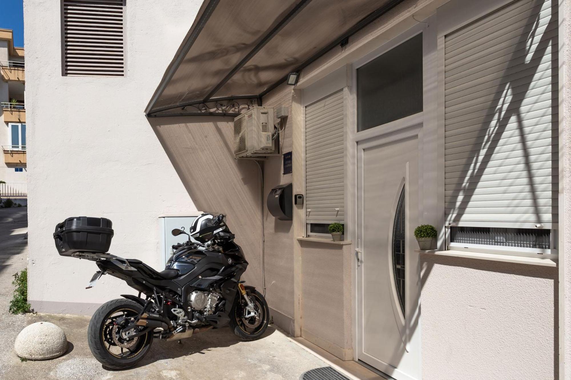 Moon Apartment Split Luaran gambar