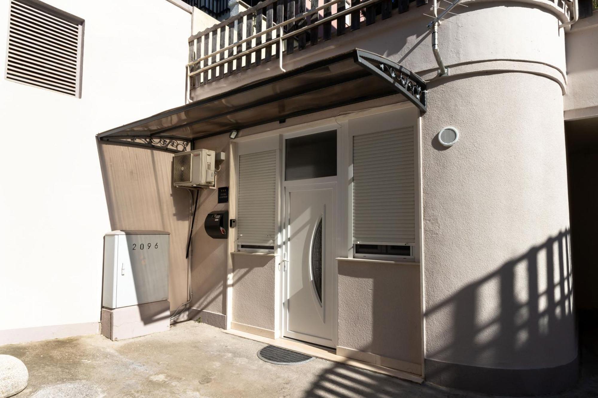 Moon Apartment Split Luaran gambar